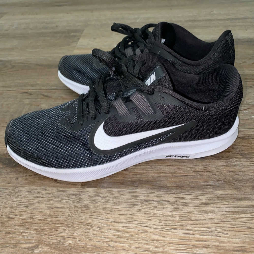 Nike Women's Downshifter 9 Sneaker, Black/White Size 6